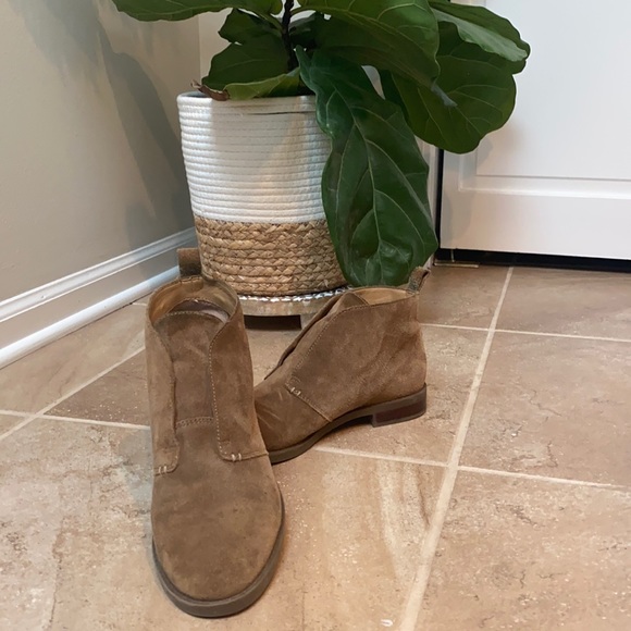 Franco Sarto 7&1/2 Ilena suede brown booties - Picture 1 of 6